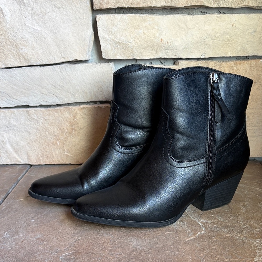 Frye and Co. Savi Black Boots (size 9)